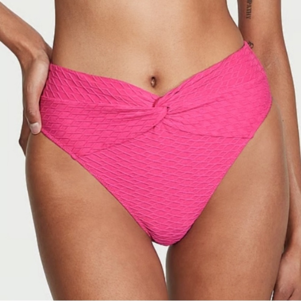Victoria's Secret Swim 
Twist Push
Up Bikini Top &
High Waisted 
Bikini Bottoms - Picture 8 of 10